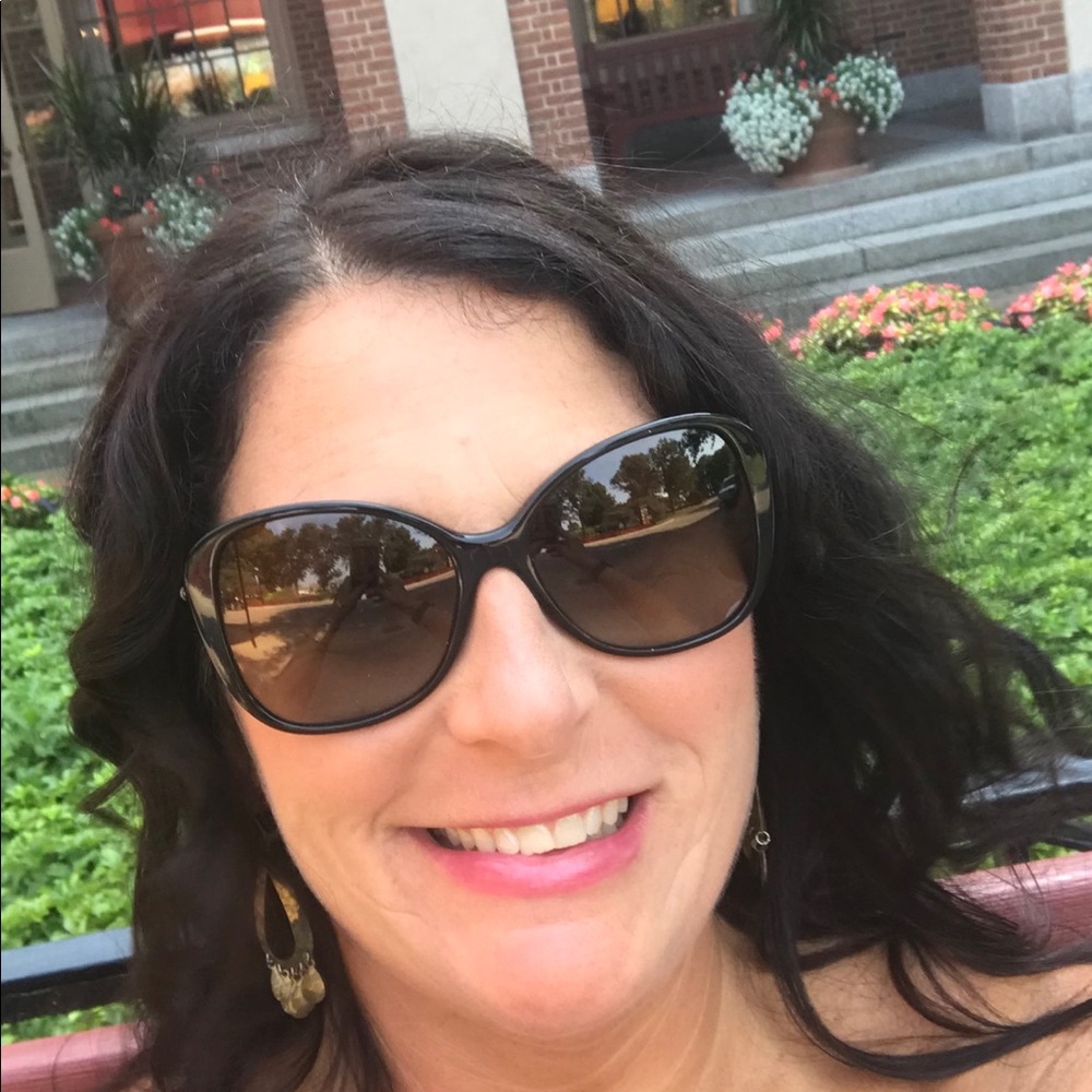 Meet your Posher, Laura